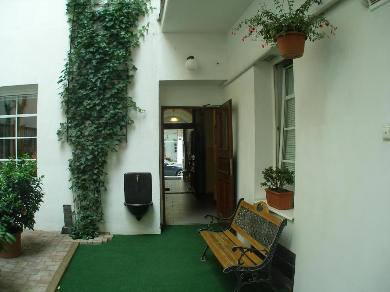 Mila Apartments Prag Eksteriør billede
